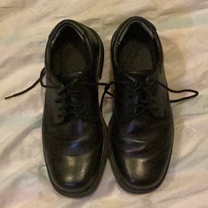 Mens Rockport Works 7 1/2, slip-resistant Black W/laces.